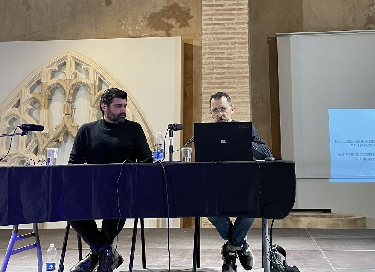 harcamedievalis's tweet image. Atenent ja tot el que ens conta @velasc_alberto sobre Vicent Ferrer com a estrela popular de l’edat mitjana. Amb l’èxit de públic habitual de les conferències d’història medieval de la Corona d’Aragó en el monestir de Santa Maria de Valldigna.