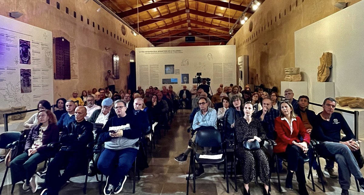 harcamedievalis's tweet image. Atenent ja tot el que ens conta @velasc_alberto sobre Vicent Ferrer com a estrela popular de l’edat mitjana. Amb l’èxit de públic habitual de les conferències d’història medieval de la Corona d’Aragó en el monestir de Santa Maria de Valldigna.