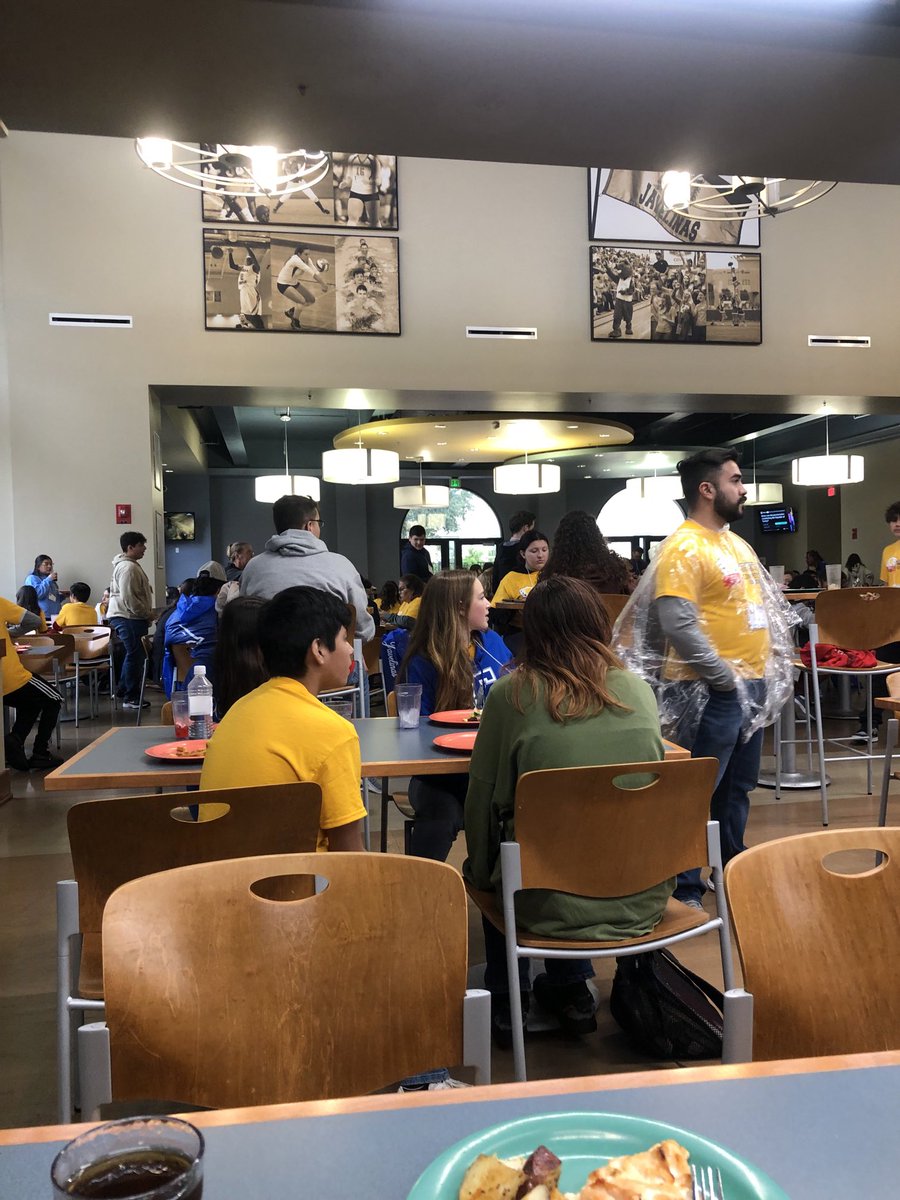 LyndaFarias1's tweet image. KMATH- lunch at TAMUK with our middle school math kids ⁦@McAllenISD⁩ ⁦@fossumfalconms1⁩ ⁦@cobras047⁩ ⁦@stallions045⁩ ⁦@elma_pinon⁩