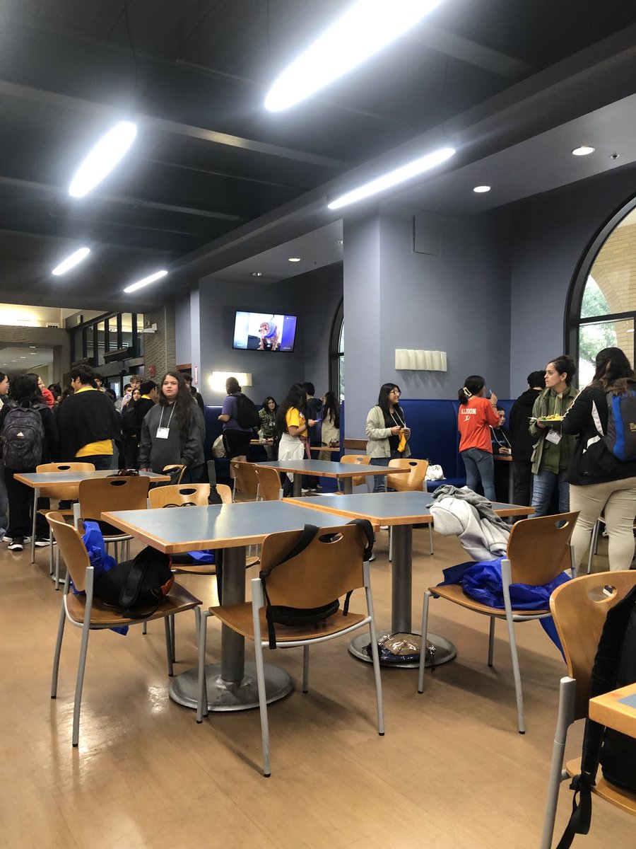 LyndaFarias1's tweet image. KMATH- lunch at TAMUK with our middle school math kids ⁦@McAllenISD⁩ ⁦@fossumfalconms1⁩ ⁦@cobras047⁩ ⁦@stallions045⁩ ⁦@elma_pinon⁩