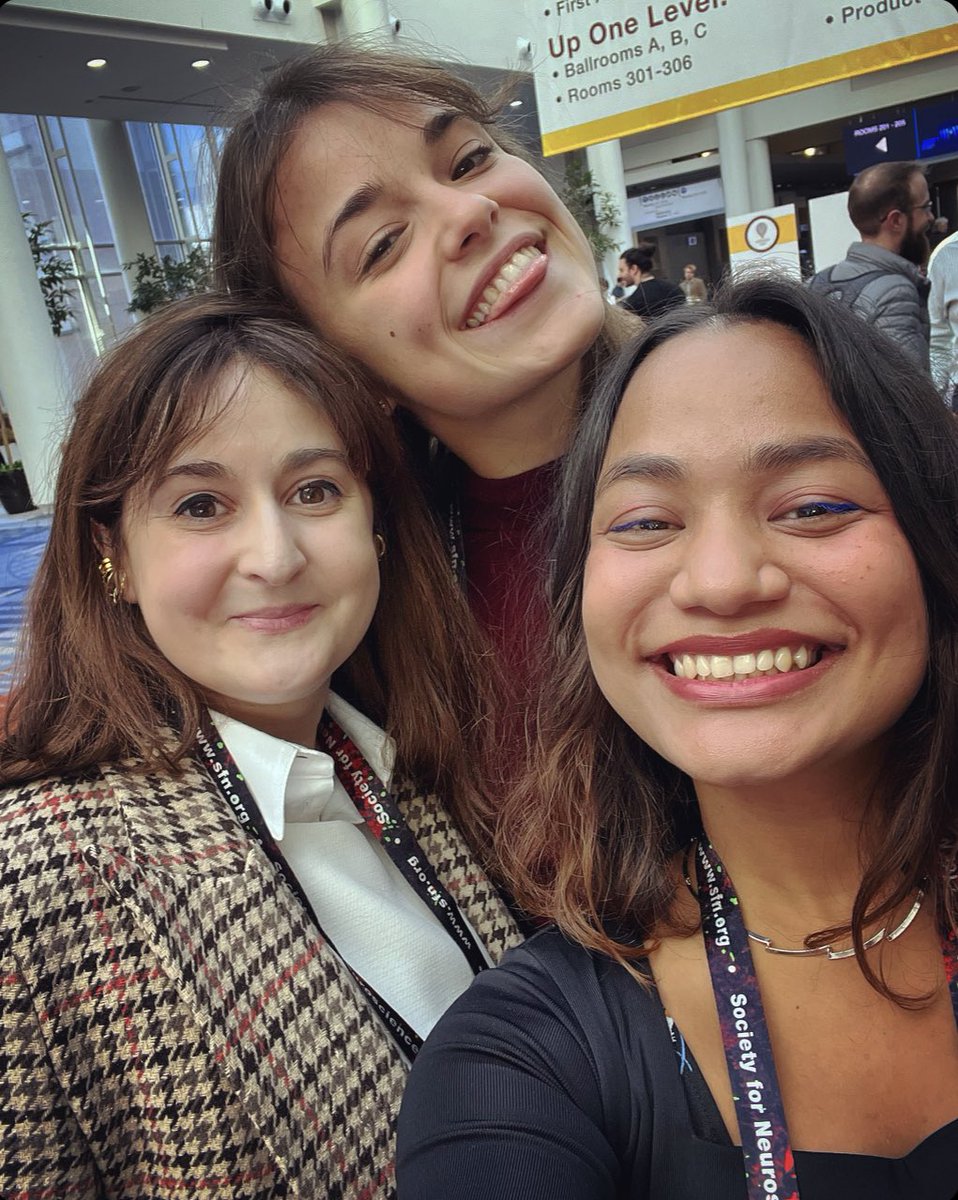 Day 1 at #SfN23 kicked off with energy! 

💪 Thrilled to have the #Berlin team #girls representing us. 

Stay tuned for updates on  #GirlsInScience! 👩‍🔬

#womeninSTEM