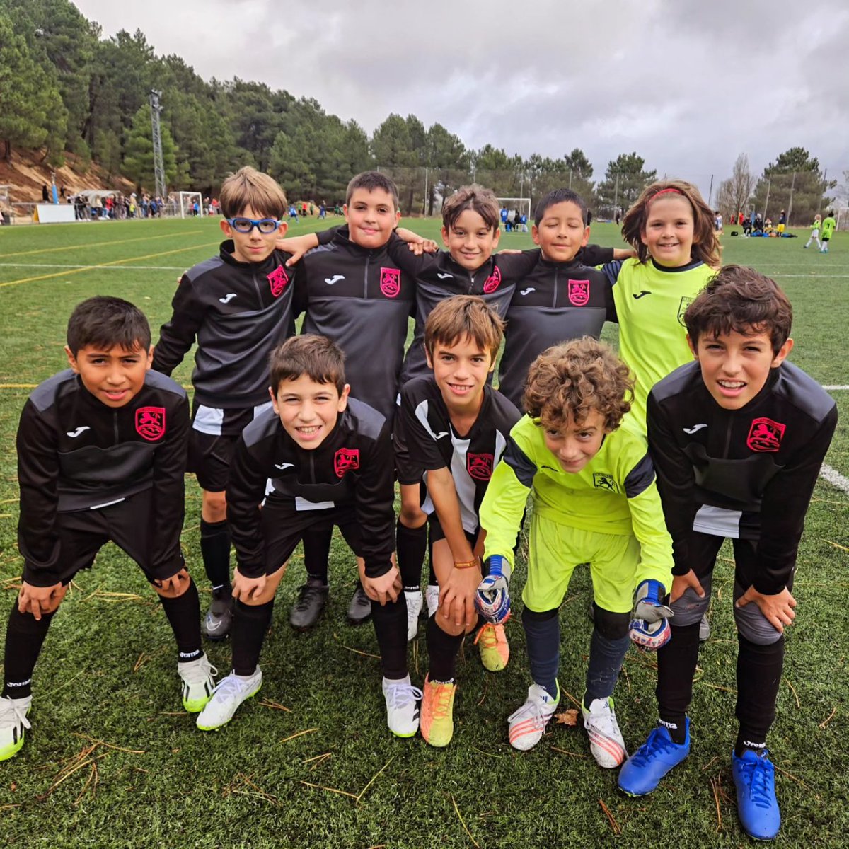 Fútbol 7 
Partidos de este sábado 
Victorias y derrotas por la mínima 🖤🤍🖤🤍

Benjamin a ✅️
Benjamin b ✅️

Alevin fútbol 7 derrota
Femenino fútbol 7 derrota