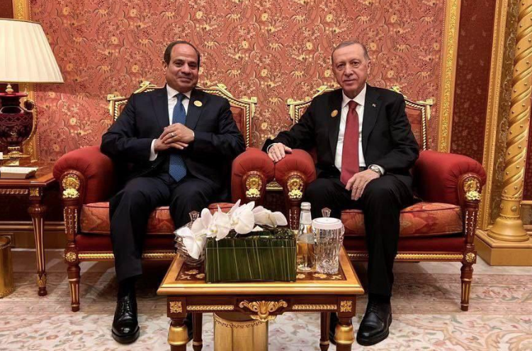 ZaferArapkirli's tweet photo. EY SİSİ 🤣🤣🤣

"...Biz kalkıp Sisi'yle görüşemeyiz. Görüşenler de tarihte farklı bir şekilde değerlendirilecektir..." 

(Recep Tayyip Erdoğan
25 Şubat 2019) https://t.co/eZ2UYr6uJx