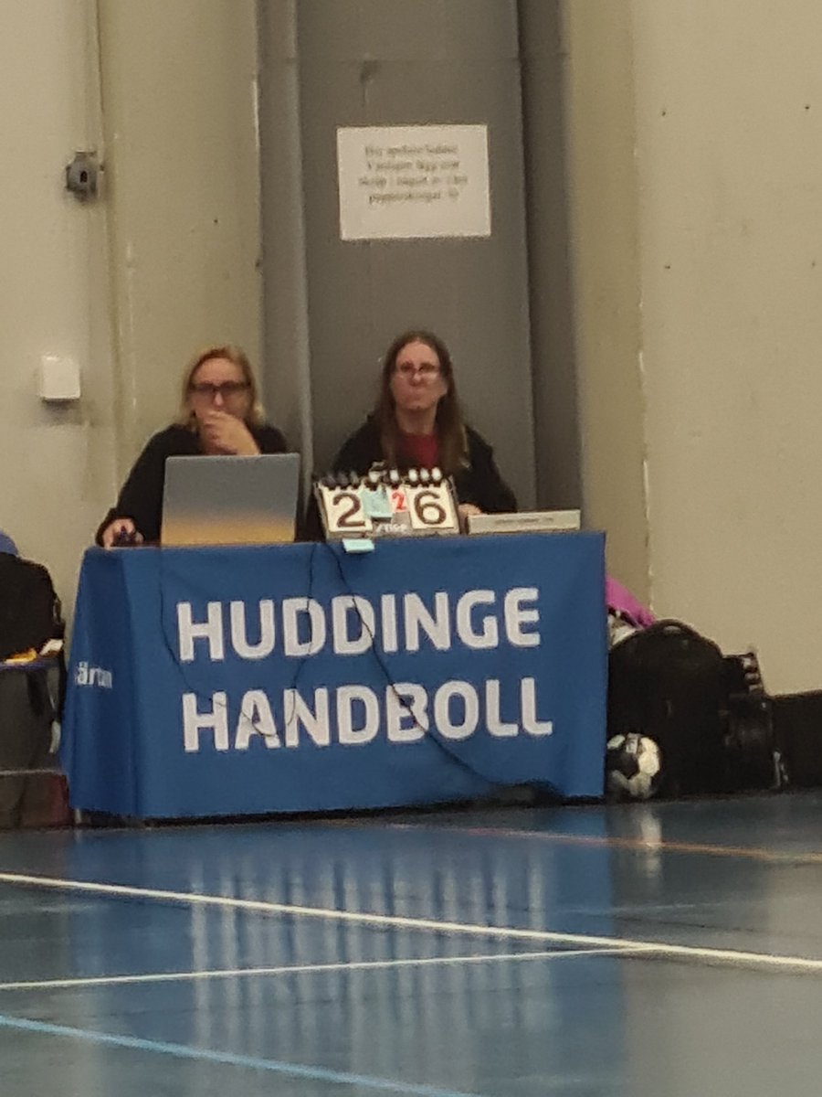 I Herr 2 öst rockar man post it lappar på resultattavlan. Gissa ställningen