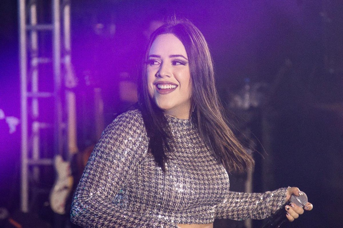 DayeLara's tweet photo. Nossa sexta-feira foi BRABÍSSIMA! Obg Uniflor pelo carinho e energia. Já queremos voltar! ♥️
#dayelara #show #sertanejo #parana #uniflor #rodeio https://t.co/T0oAZvaXhT