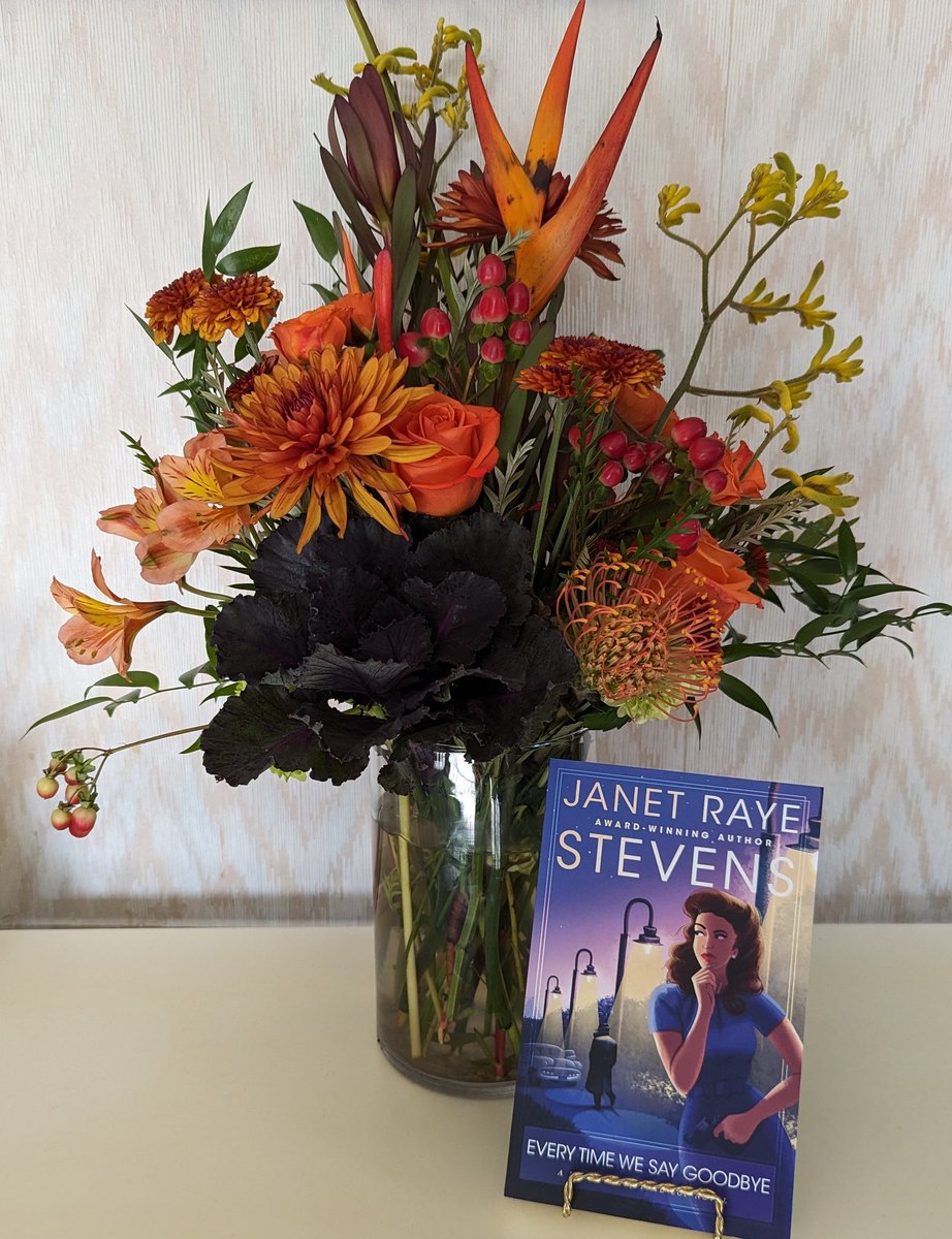 Release day flowers! 🥰

#newbook #timetravel #timetravelromance #mystery #suspense #berylbluetimecopseries #everytimewesaygoodbye