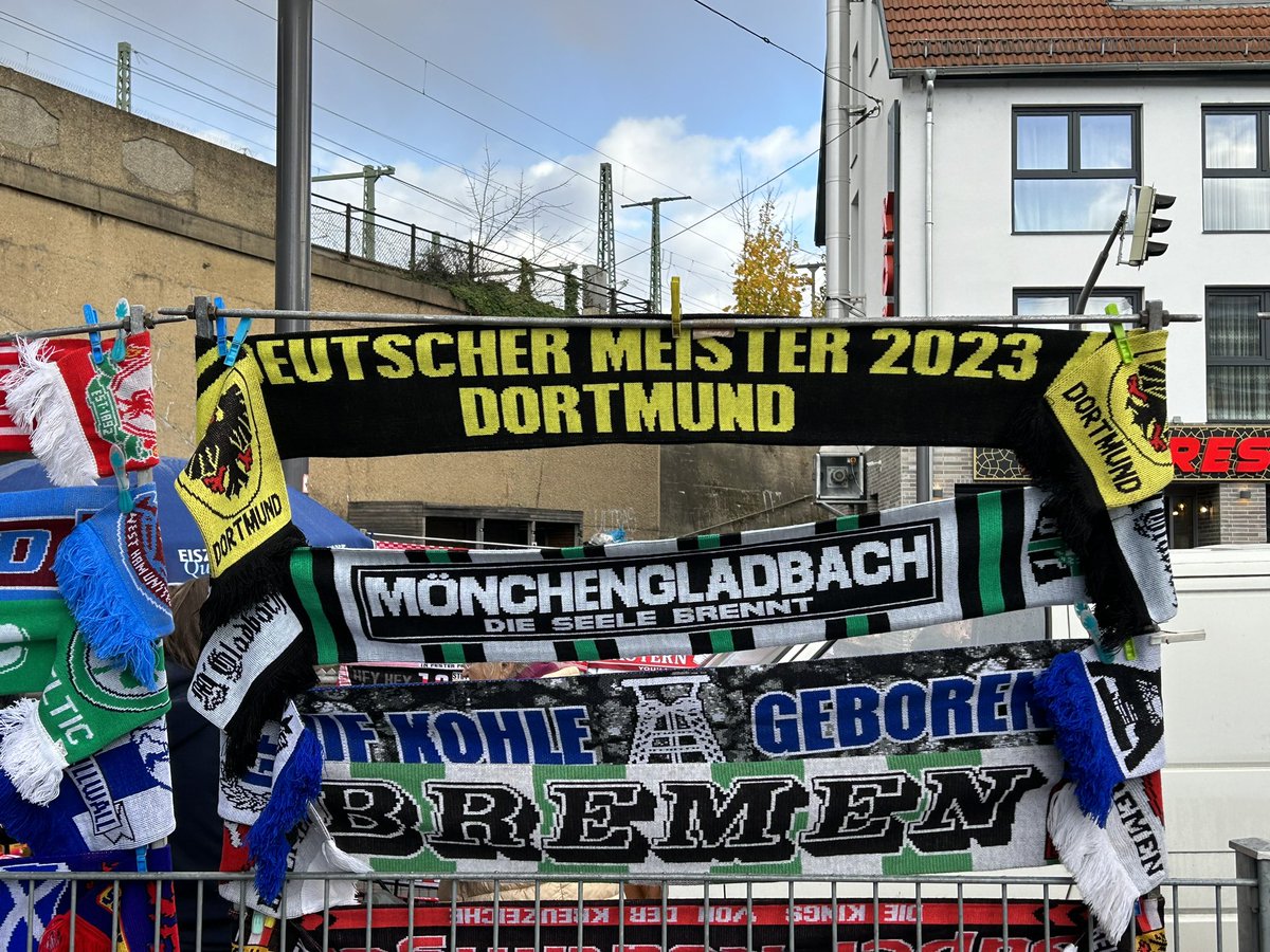Dortmund-Schal günstig abzugeben. Nie getragen. #VfBBVB