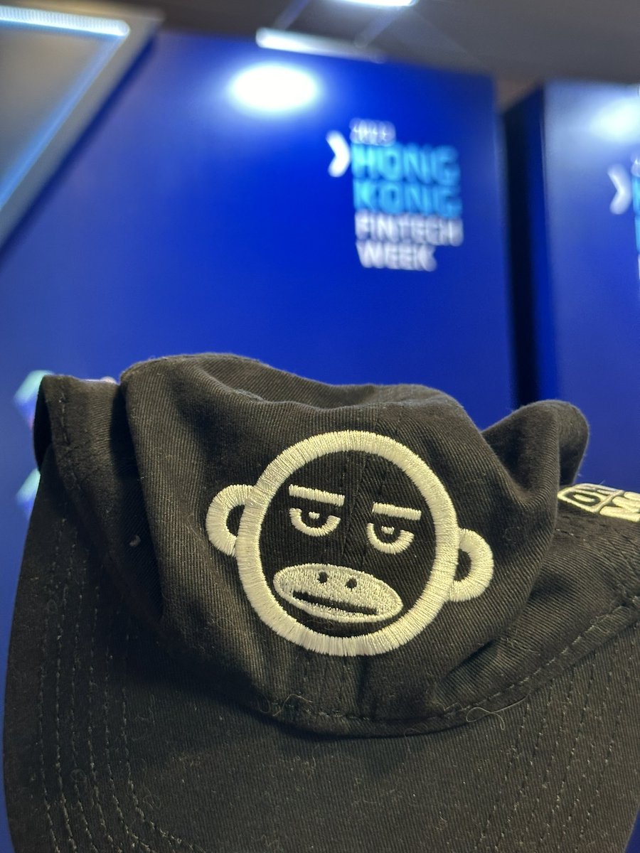DonaldKSzeto's tweet image. Nov 2 marked the start of #HongKongFinTechWeek2023. We were all set to welcome numerous Web2 and Web3 users!

Also, couldn&apos;t resist bringing along some @OnChainMonkey merch to represent!

!RISE #OnChainMonkey