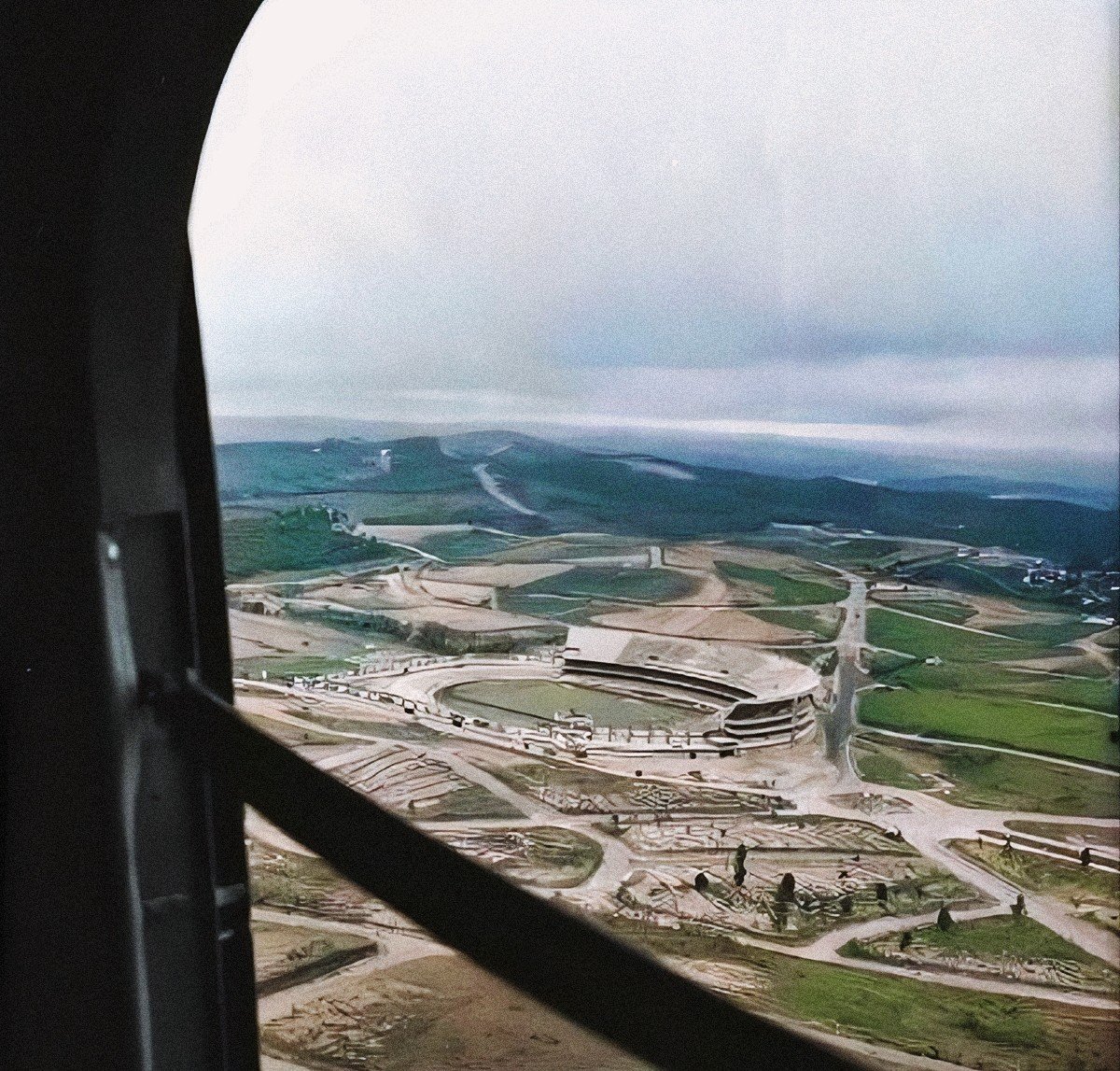 ColoriFutebol's tweet photo. Visão aérea do Bairro e do Estádio do Morumbi na decada de 60, imagem colorida por mim, siga esse perfil se gostar do trabalho
@RicardoSenna1 @RodrigoBuenoTV @michaelserra @Miltonneves @SPFutDepre @spfcpics @pinomarciomotta @jogosspfc @GestaoTricolor #colorizei #SPFC https://t.co/S0gLi8NLVK