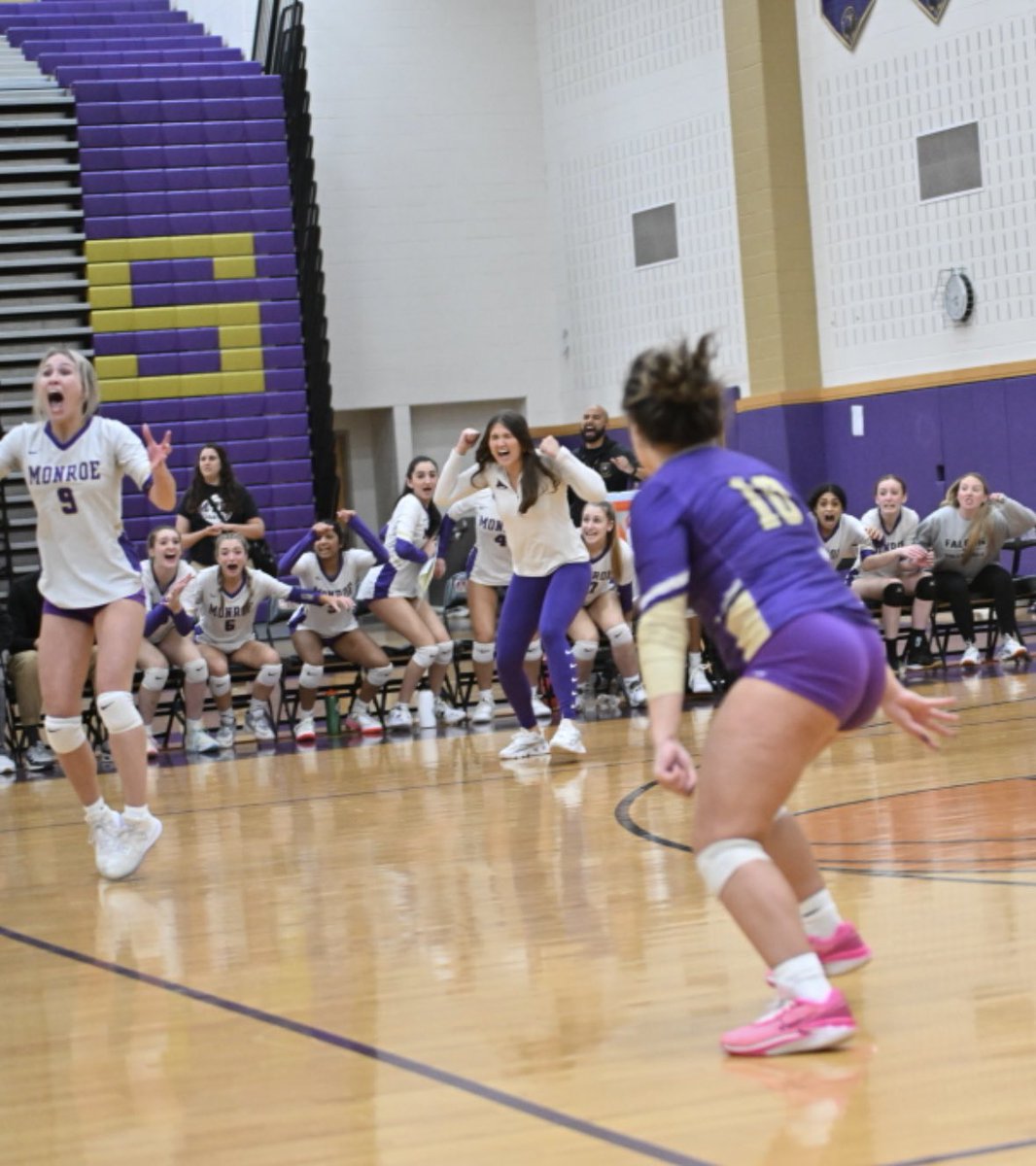 monroe_vb's tweet image. Group 4 Central Jersey Sectional State Champions!!!! First time in program history! 🏐 Huge shoutout to all of our families &amp;amp; fans for supporting us all season long! Monroe is officially on the map 📞📞 #alwayspickingup #twophones
