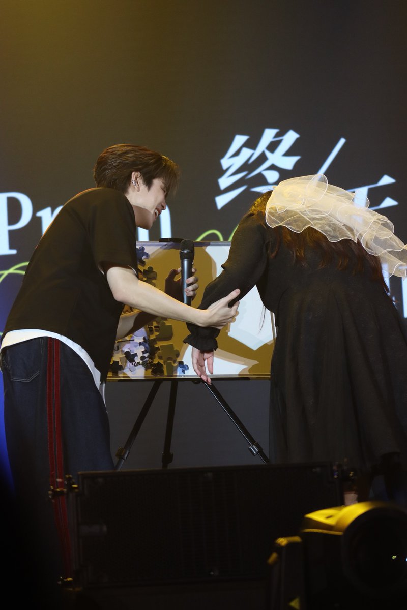BPonly37's tweet photo. My whole world is by my side. How can I not be nervous? Thank you for comforting me all the time. I have begun to miss you. I love you.🥺❤️
@Prem_space 
#PREM1STFANCONINCHINA
#prem_space https://t.co/XmT50fnAAL