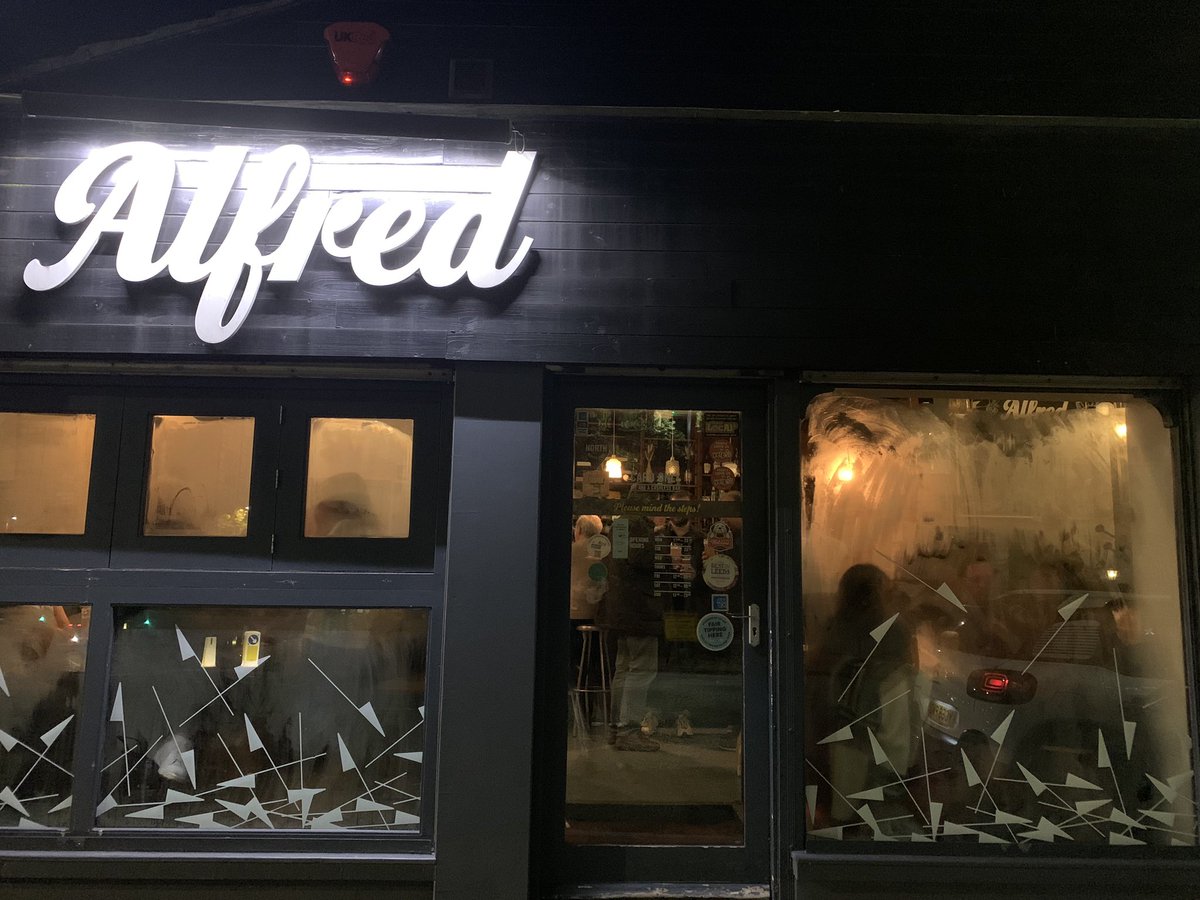 It’s the weekend babyyy 😏

Prepare yourselves for another banging Saturday night at Alfred!

Cocktails, beers and wines shall be flowing until 12 midnight 🍷🍸🍻