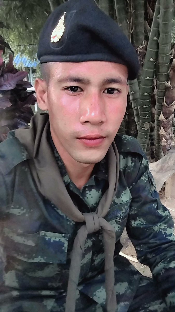 XekchayRid's tweet photo. การเงินมีปัญหาใส่ ชุดทหารไปหาใคร😆💦 https://t.co/5pI1qB4pwl