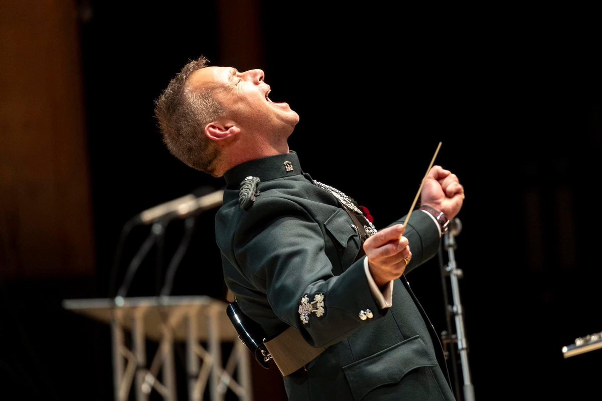 Belfast Festival of Remembrance, organised by @PoppyLegion, featured moving performances in Waterfront Hall, Belfast attended by SNONI and HMS HIBERNIA. #LestWeForget2023