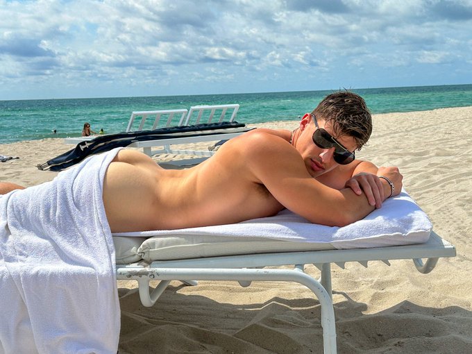 anyone good at massages? https://t.co/yTPaU9TTZj