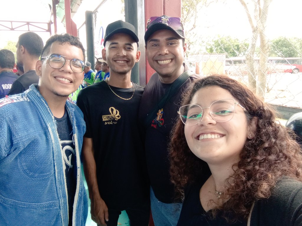 EmilyCES28's tweet photo. Debemos cultivar el Deporte y la cultura en nuestras Juventudes, forjando la disciplina, constancia, respeto y el trabajo en equipo como base de la construcción social.

Hoy más que nunca, toda Venezuela debe luchar unida, para obtener la victoria 🏆 este 3D votamos 5 veces Sí 🇻🇪 https://t.co/ydi1kczZOu