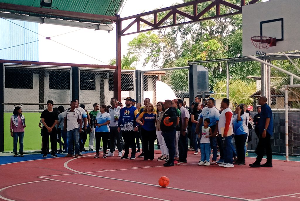 Debemos cultivar el Deporte y la cultura en nuestras Juventudes, forjando la disciplina, constancia, respeto y el trabajo en equipo como base de la construcción social.

Hoy más que nunca, toda Venezuela debe luchar unida, para obtener la victoria 🏆 este 3D votamos 5 veces Sí 🇻🇪