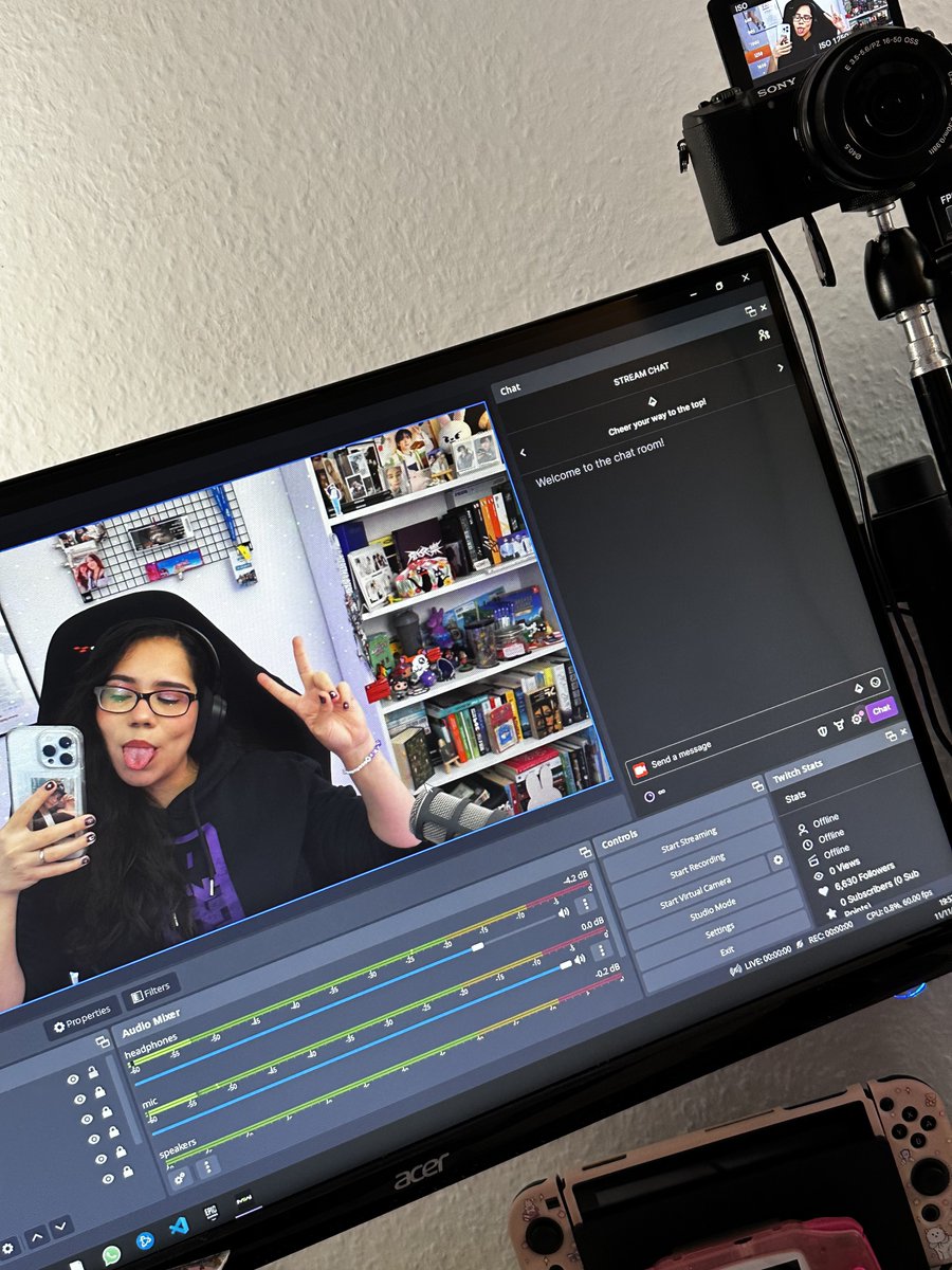 ¿ADIVINEN QUIÉN VOLVIÓ? 

✨ twitch.tv/saltyemily ✨