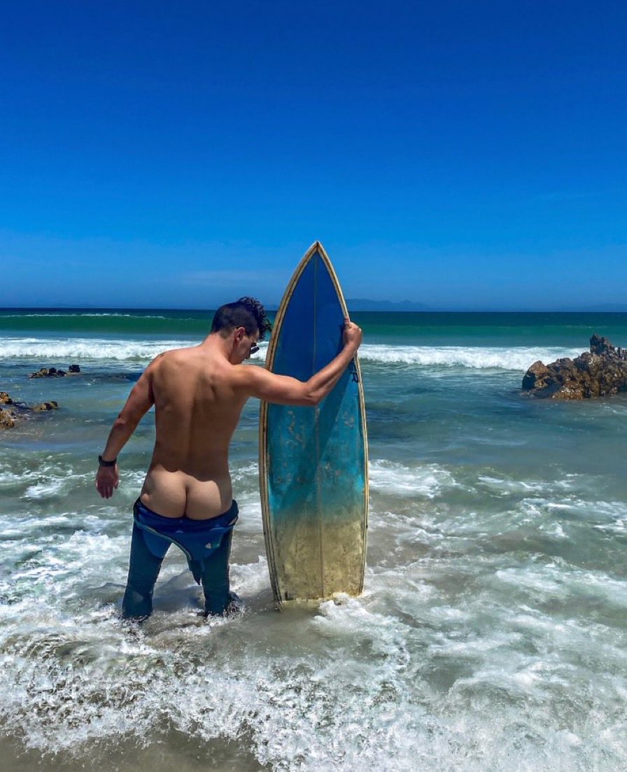 Sandy Bay Nudist Beach on X: Bouncy balls on the beach 🏖️ @ArnoSwanepoel  #sandybay #nudebeach #nudistbeach #gaynudistbeach #gaybeach #exhibitionist # exhibitionism t.co6sfNyKI8Bt  X