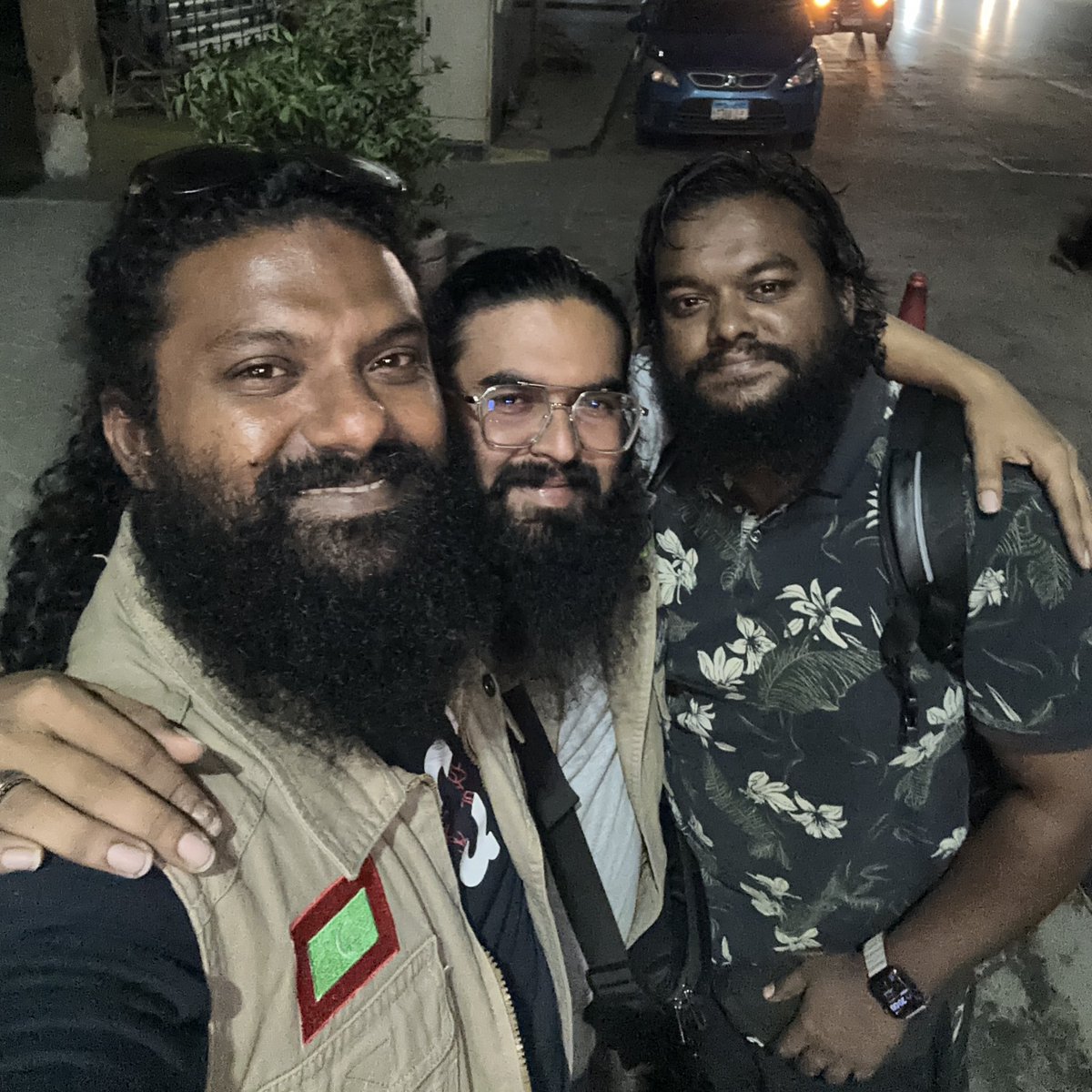 .
ދިވެހިންގެ އެހީގެ ޤާފިލާ އާއިއެކު ދިޔުމަށް އަޅުގަނޑުމެން ޓީމުން  ހުއްދަ އަދި ލިބުނީ އެކަކަށް.

<a href="/Mohamediacmv1/">Mohamed Adhyn Ali</a> 
މިހާރު އެ ދަތުރު ފަށަނީ ރަފާހް ބޯޑަރަށް ދާން.އެއީ ގާތްގަނޑަކަށް 7 ގަޑި އިރުގެ ދަތުރެެއް.
ދެވެނީ މިސްރުގެ ރަފާ ބޯޑަރު ސަރަހައްދަށް.
ޣައްޒާގެ އެތެރެއަކަށް ނުވަދެވޭ.

މި