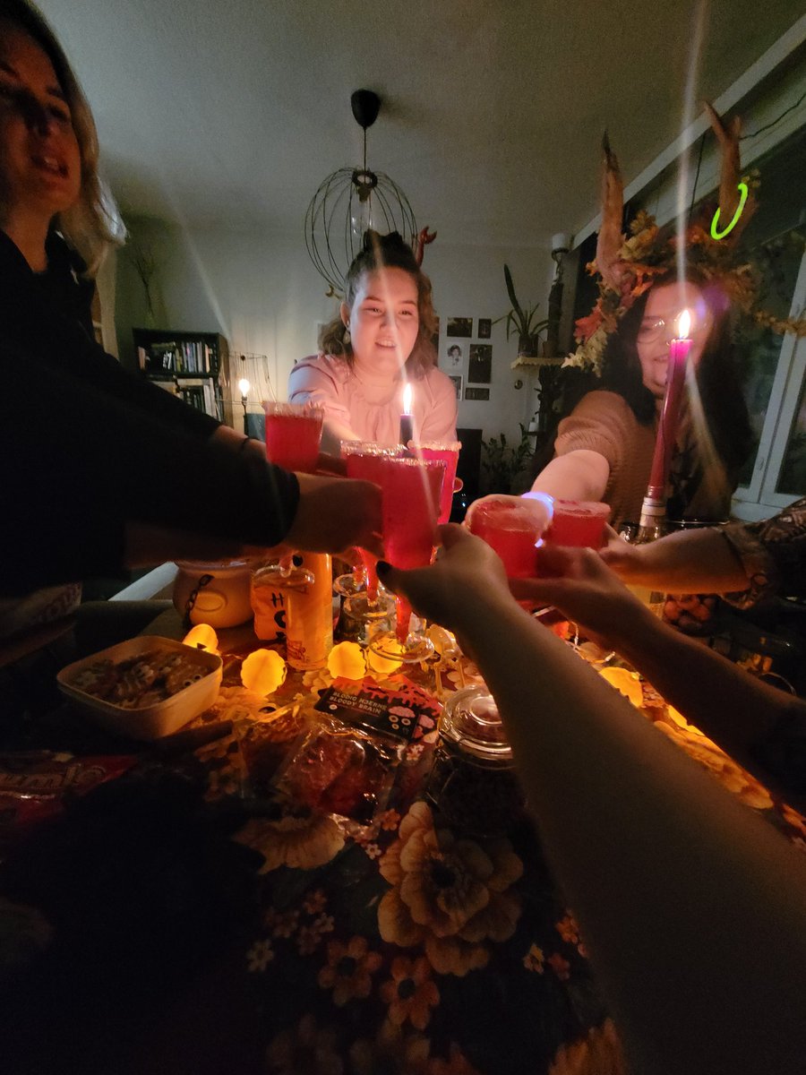 lalladeer's tweet photo. Halloween party!!!!!!! 🤓🍂🕸️🎃💖 https://t.co/lPjTKmlnjT
