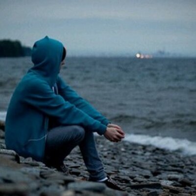 سهل ان تجد ..
من تشكو منه
صعب أن تجد ..
من تشكو له
سهل ان تجد ..
من تتحدث عنه
صعب أن تجد ..
من تتحدث له
سهل ان تجد ..
من تهرب منه
صعب أن تجد ..
من تهرب اليه

#بوح_المشاعر