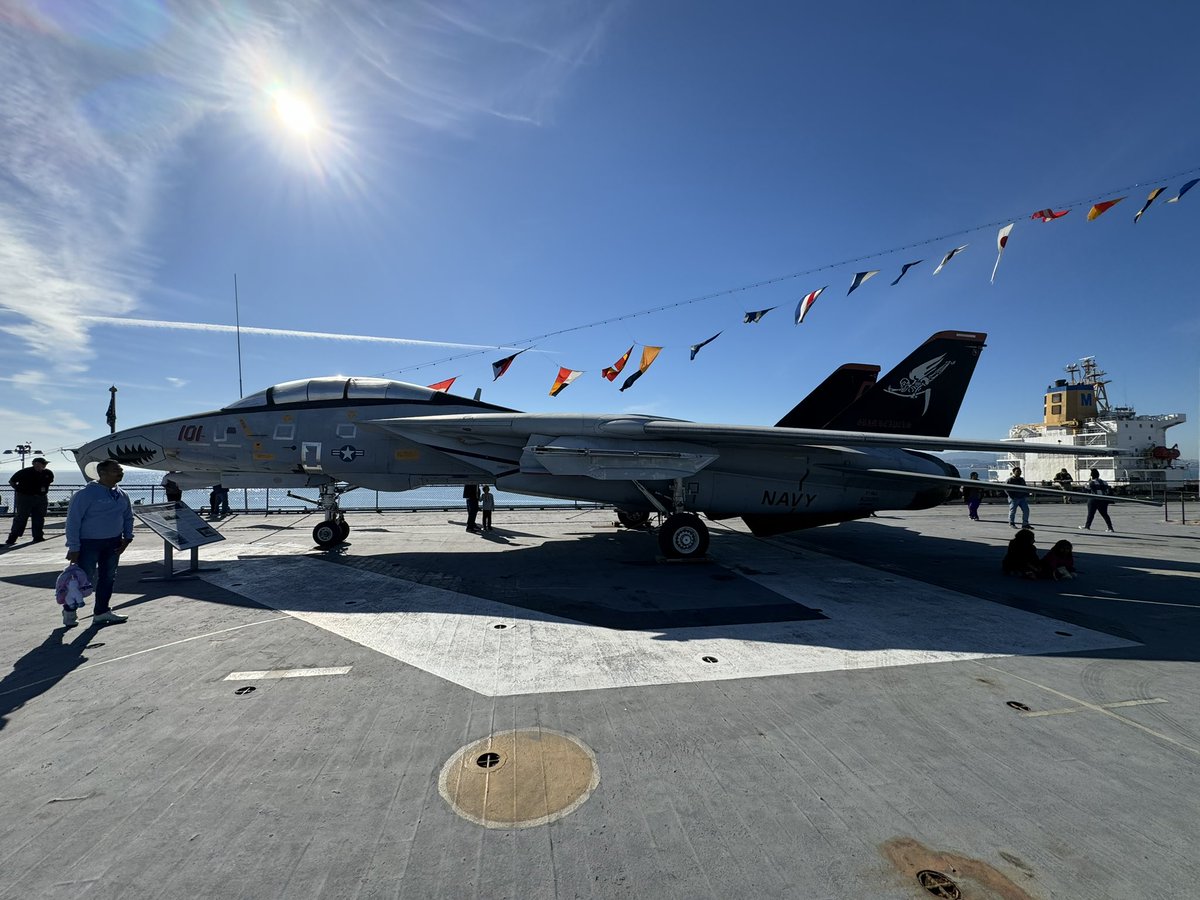 Happy Veterans’ Day! Awesome to see a F-14 on the #usshornet! Thank you for your service!