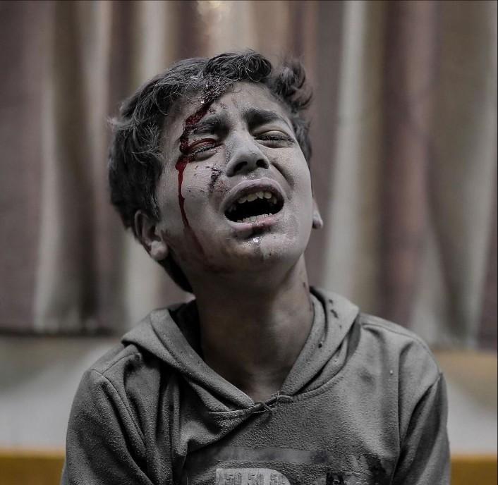 Filistinli bir çocuğun, insanı yerin dibine sokan sözleri : 
- Ben ahir zamanda, taşların ve ağaçların neden konuşacağını şimdi anladım. Çünkü insanlar konuşmuyor.
#Filistin #Gazze
 #TerroristIsrael