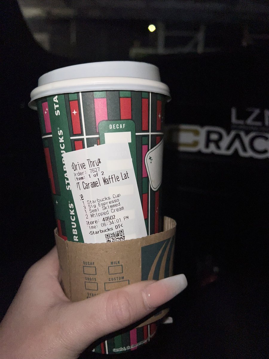 ImEmmaCole's tweet photo. @StarbucksUK asked for gingerbread 😭😭😭 https://t.co/Aeunrm8WEI