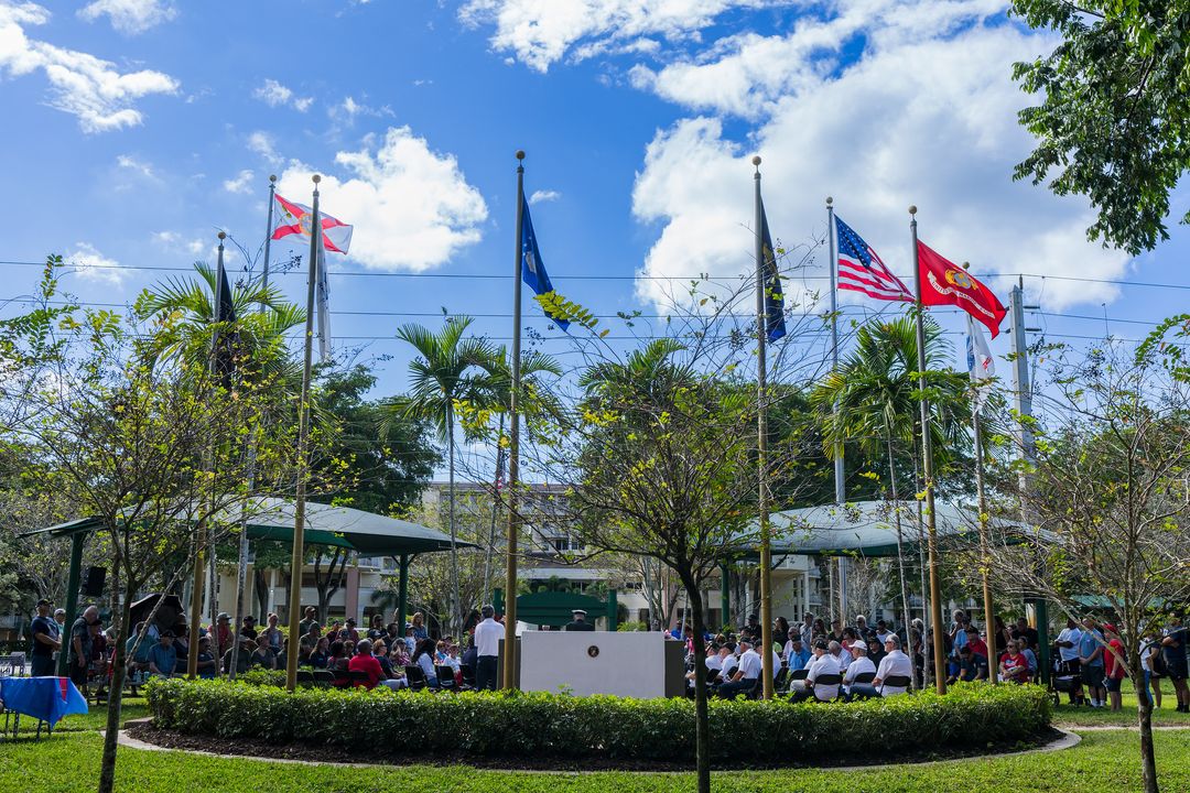 CoralSpringsFL's tweet photo. Today, we remember the sacrifices made to protect our freedom and salute our veterans' resilience, dedication, and valor. To all the veterans, your courage inspires us daily. Thank you for your unwavering commitment to our country. 🇺🇸 
>>> More photos: https://t.co/NQNBjW8EtA https://t.co/ORywdQBq8Z