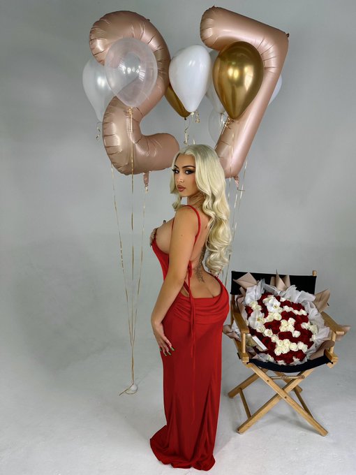 Here&rsquo;s to 27❤️🎂 https://t.co/xD86lkClRA