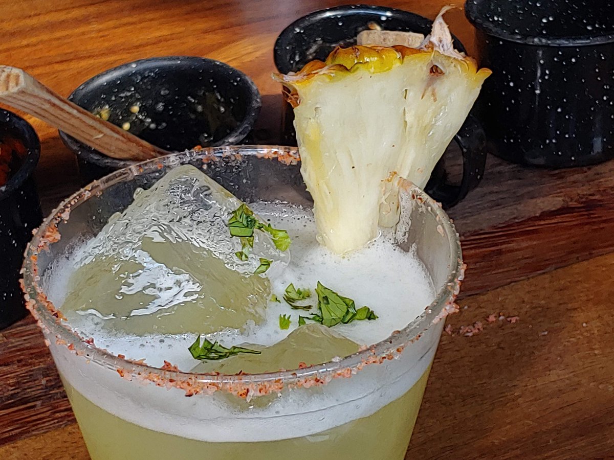 MonchiTime's tweet image. ¿Drinks?  ¿Cocteles? Visita nuestras recomendaciones de bares y recetas de los mejores cocteles para este fin de semana ;)  monchitime.com/category/bar/ #Coctail #Coctel #Bar #Bartender #Receta