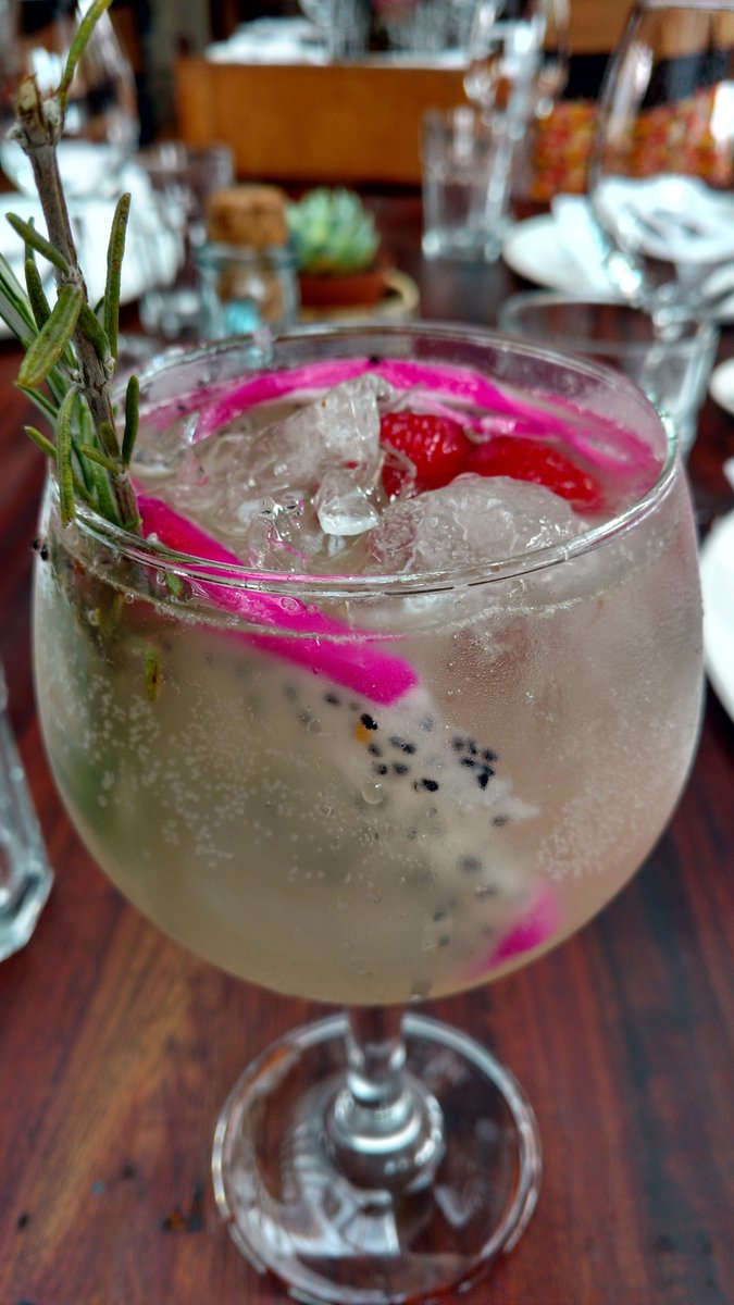 MonchiTime's tweet image. ¿Drinks?  ¿Cocteles? Visita nuestras recomendaciones de bares y recetas de los mejores cocteles para este fin de semana ;)  monchitime.com/category/bar/ #Coctail #Coctel #Bar #Bartender #Receta