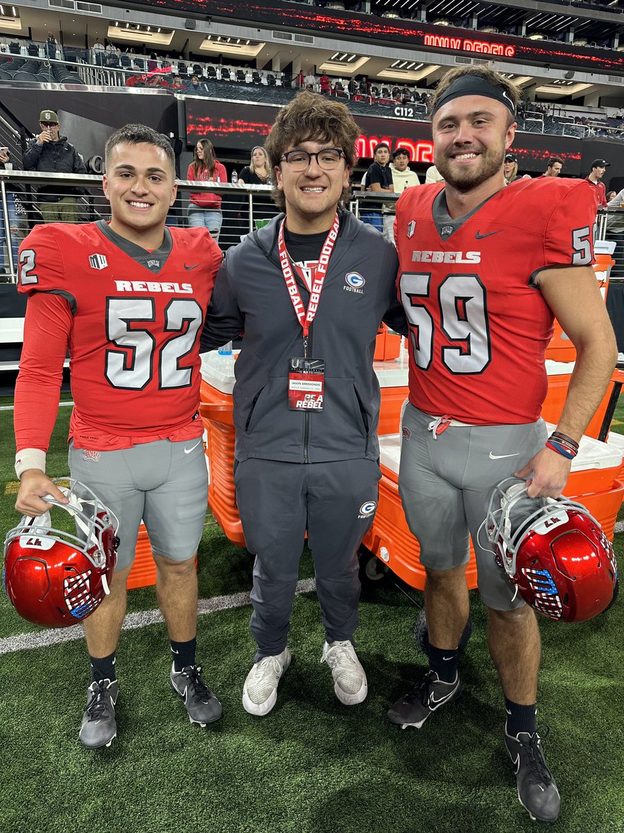 Had a great time watching UNLV last night! Thanks to @CoachJShibest and @CoachJBrown7 for having me out. Can’t wait to be back! @benlisk @W_Hardan57 @steverausch17 @BishopGormanFB @TurnerBernard1