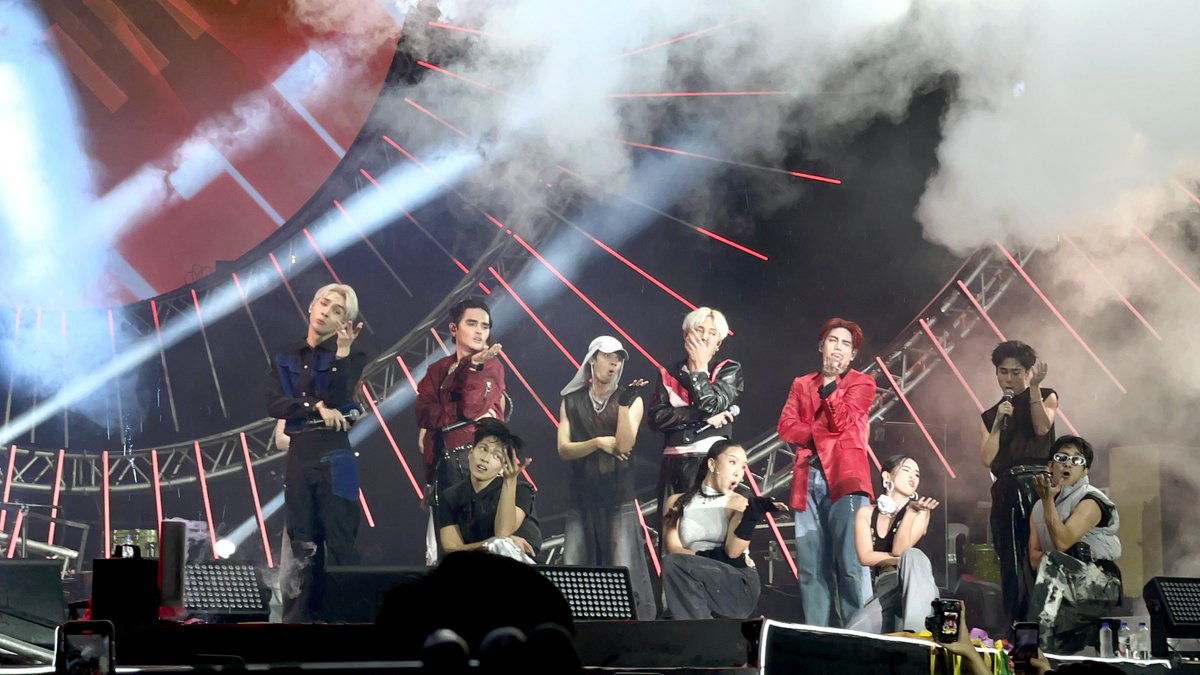 hshmahalima_'s tweet image. shouts and tears down the stage, along with confetti on your head 🥺 you five deserve all of these and moreee !!! 

proud kaming lahat sainyo, pablojoshstellkenjustin ☹️🫂 

FusionFreedom withMAHALIMA 
#MAHALIMAxFusionFreedom2023