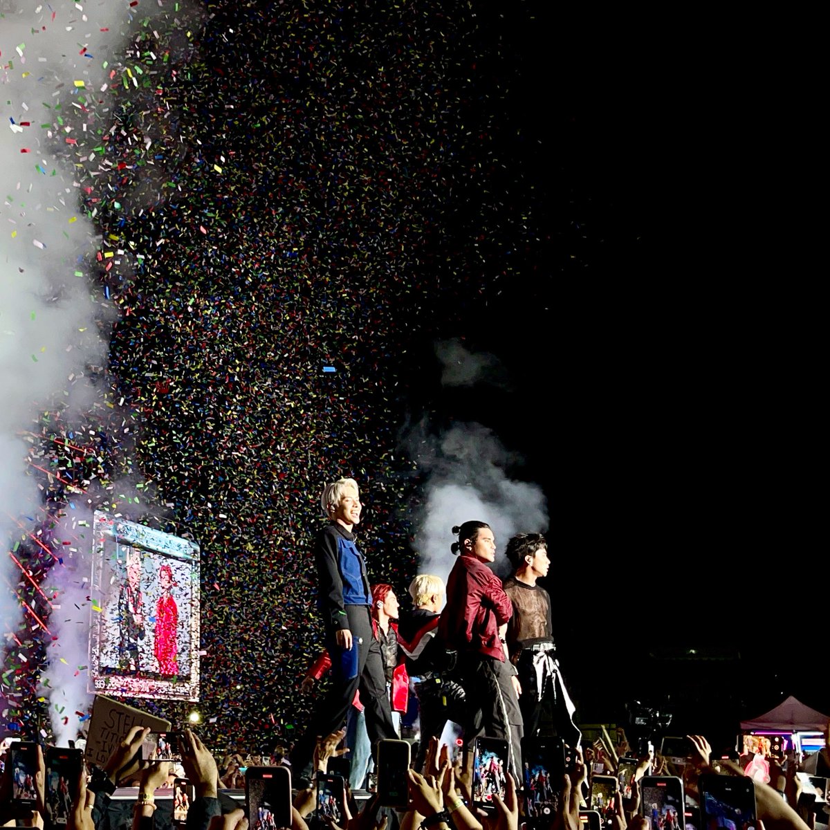 hshmahalima_'s tweet image. shouts and tears down the stage, along with confetti on your head 🥺 you five deserve all of these and moreee !!! 

proud kaming lahat sainyo, pablojoshstellkenjustin ☹️🫂 

FusionFreedom withMAHALIMA 
#MAHALIMAxFusionFreedom2023