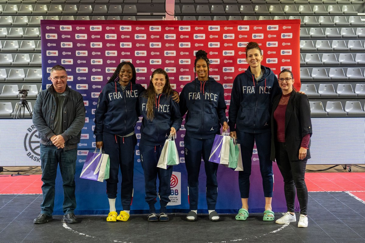3x3ffbb's tweet photo. Démonstration des Bleues à Landerneau 🇫🇷🤩

Triplé Français au Tournoi International Innoveo de Landerneau avec la victoire de l'équipe composée de Marie Pardon, Noémie Brochant, Marie-Michelle Milapie et Maud Stervinou (MVP).

➕ d'infos : https://t.co/xZtBlfawsW https://t.co/JZlSgknTev