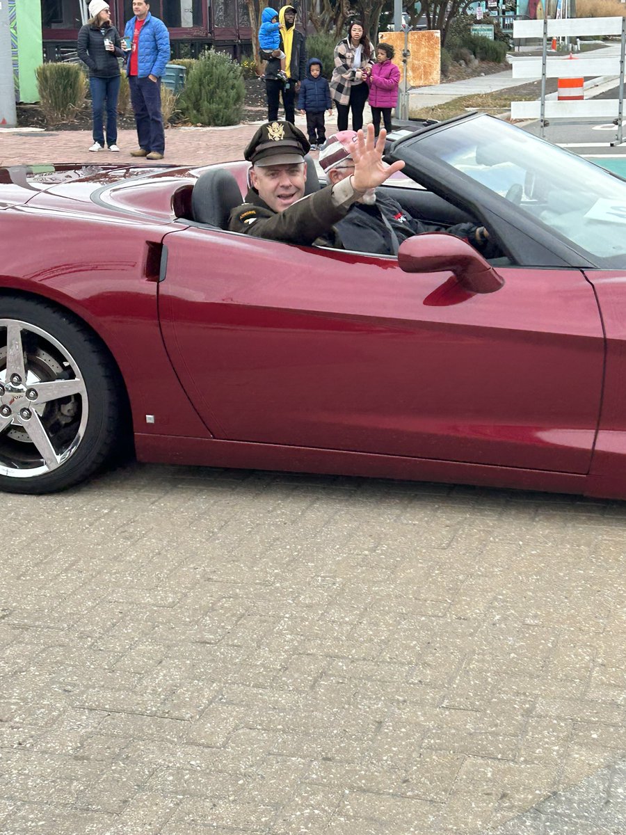 USACIMT's tweet image. Today @CG_CIMT had the privilege of being part of the @CityofVaBeach #VeteransDay parade and help honor all the who have served