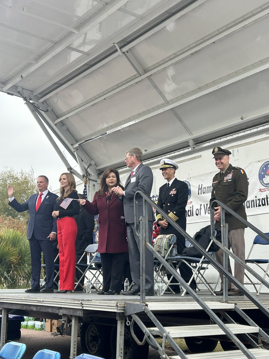 USACIMT's tweet image. Today @CG_CIMT had the privilege of being part of the @CityofVaBeach #VeteransDay parade and help honor all the who have served