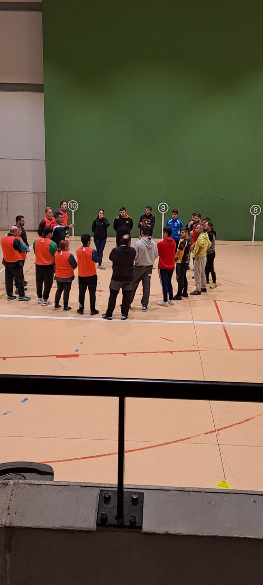 📚Ayer comenzó el curso de Level 1 <a href="/WorldRugby/">World Rugby</a> de entrenadores en Burgos, en colaboración con <a href="/RugbyAparejos/">Recoletas Burgos - Caja Rural</a> 

Los formadores son: Juan Gonzalez y José García