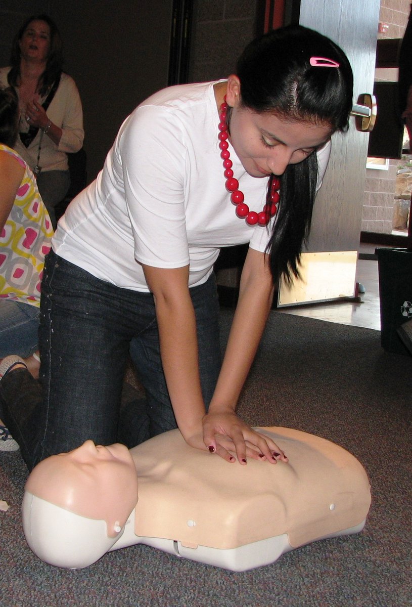 efr_co's tweet image. Sudden Cardiac Arrest can occur anywhere. Effective bystander #CPR, #defibrillation, and rapid transport to a hospital can help save a person’s life. If you want to become certified in CPR, check out the schedule at bit.ly/CPRatEFR and call 303-674-3145 to register.