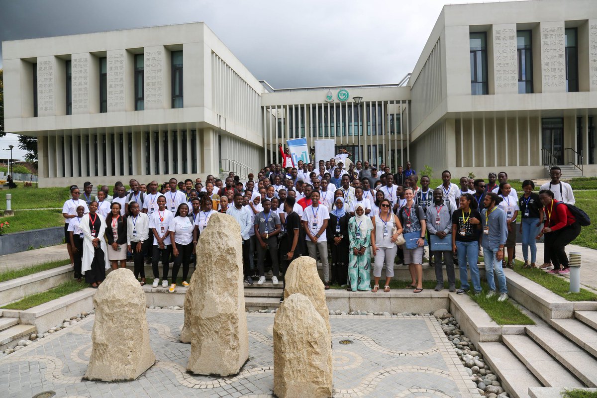 Celebrating the power of knowledge and connections at an unforgettable event. Here's to more moments like these! 📸🤝
#devFestDar