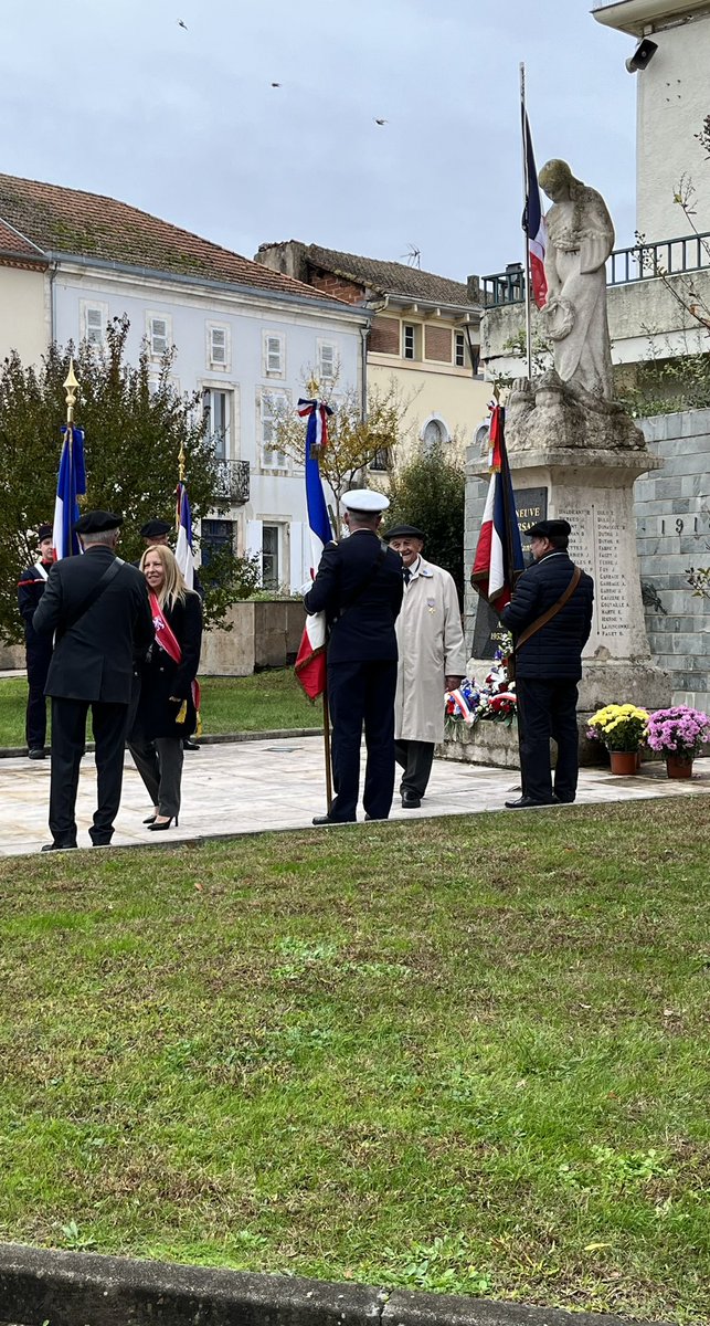 🇫🇷 J’étais ce matin à la commémoration du 105ème anniversaire de l’armistice à #VilleneuvedeMarsan 

En ce #11Novembre, le devoir de mémoire est primordial. 

Nos soldats sont #MortsPourLaFrance pour que nous restions Français ne les oublions pas.