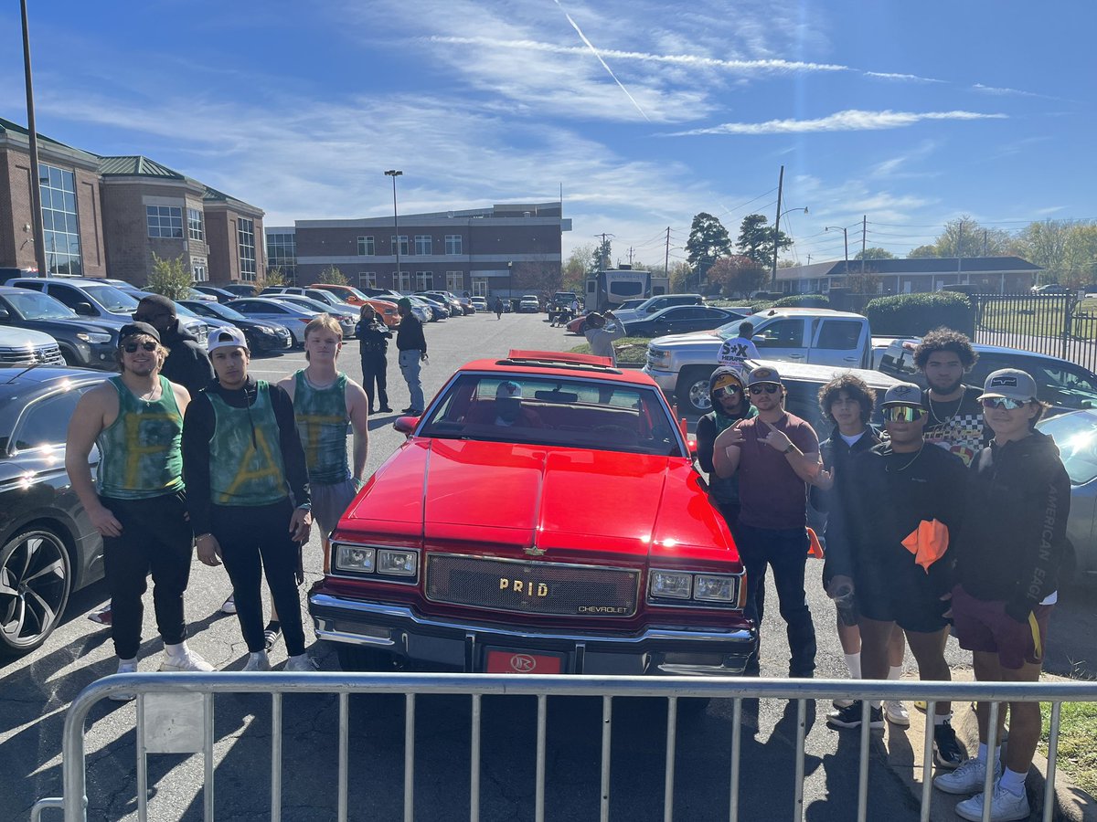 SmithPhilander's tweet image. Guys out here enjoying PSU homecoming! #GoPanthers @PhilanderSports