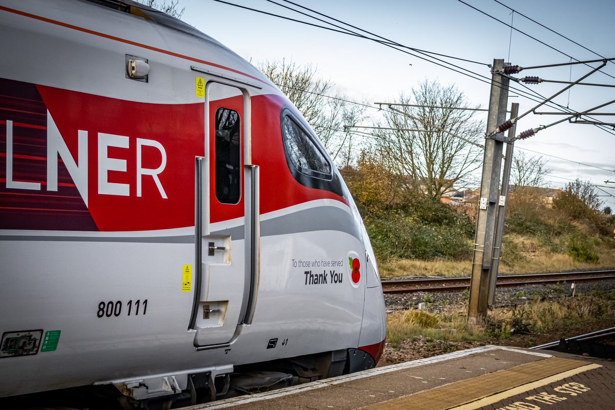 1W11 | 10:00 London Kings Cross to Aberdeen | ‘800111’ | at #Berwick today.

#ArmisticeDay2023 #ArmisticeDay #LestWeForget <a href="/LNER/">London North Eastern Railway</a>