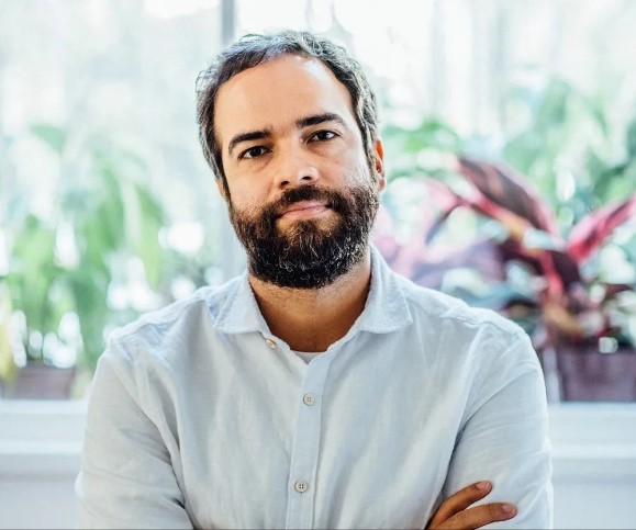 san_bitt's tweet photo. A conversa hoje é com Fábio Meira. Diretor, roteirista e produtor, Fábio assina o premiado longa Tia Virgínia, estrelado primorosamente por Vera Holtz, Arlete Salles e Louise Cardoso. Para conferir o papo acesse https://t.co/8ZRvDostRI https://t.co/pJZaClAvVi
