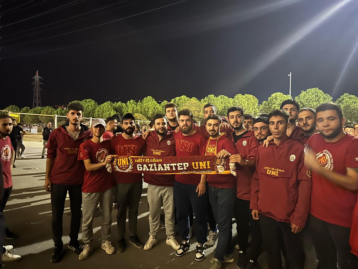 DAĞLAR DUVAR OLSA ÖNÜME !

Galatasarayımızı hatay deplasmanında yalnız bırakmadık.

#ultrAslanUNI 
#uAUNIGAZİANTEP