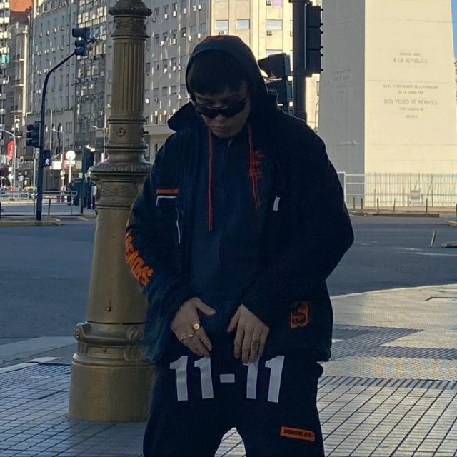 VastySSJ's tweet image. - 11/11/2017 - Final del Quinto Escalón
- 11/11/2018 - Antezana 247
- 11/11/2019 - Hecho a Mano
- 11/11/2020 - Mordiendo el bozal
- 11/11/2021 - Trap de verdad
- 11/11/2022 - YSYSMO 
- 11/11/2023 - El After del After

YSY A no para de hacer historia.