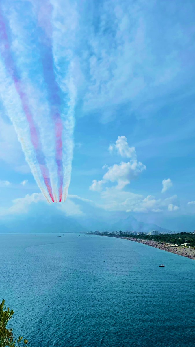 #TürkYıldızları
🇹🇷💫 ve Bey Dağları’na selamları!