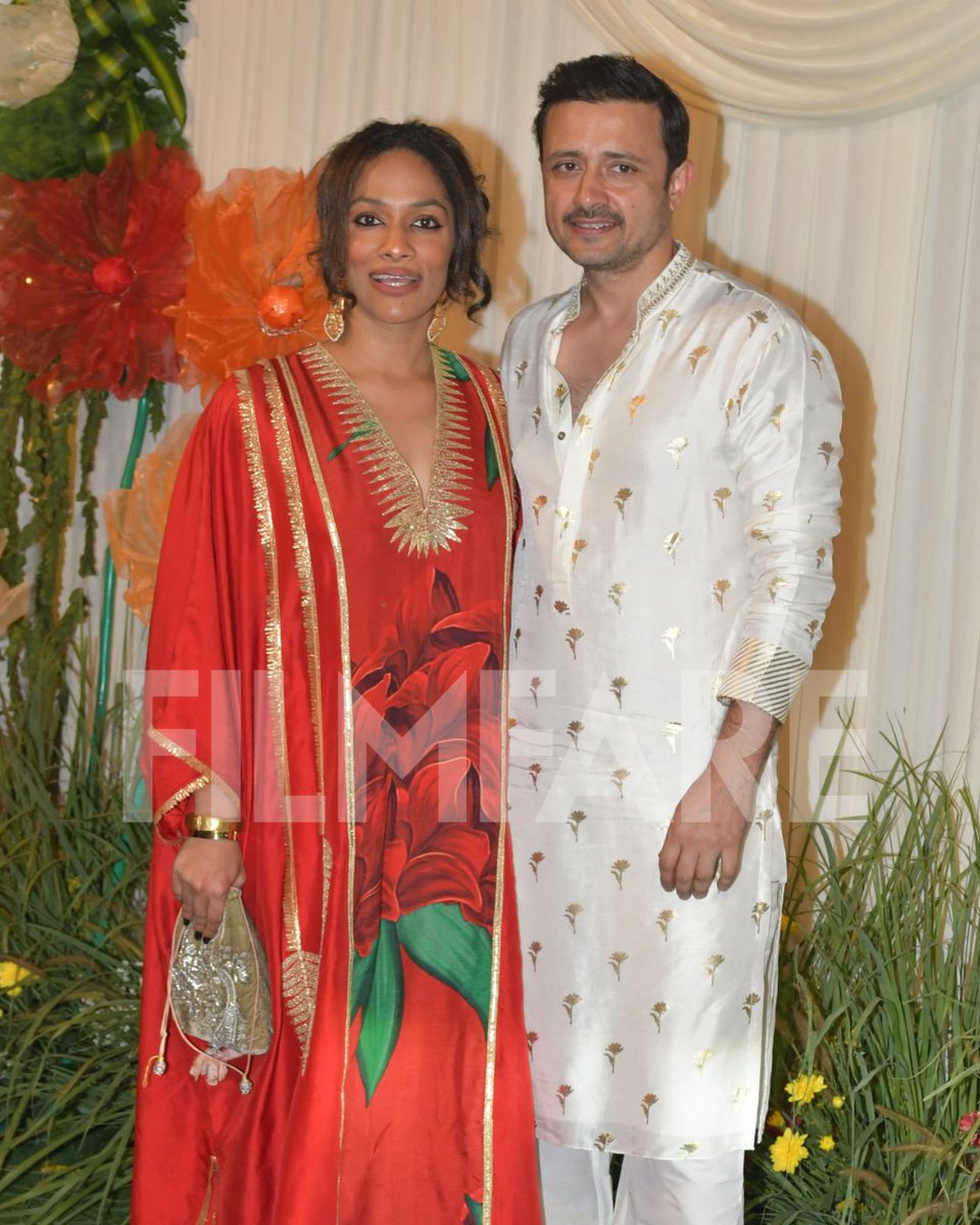 #MasabaGupta and #SatyadeepMisra arrive at a Diwali bash.💜